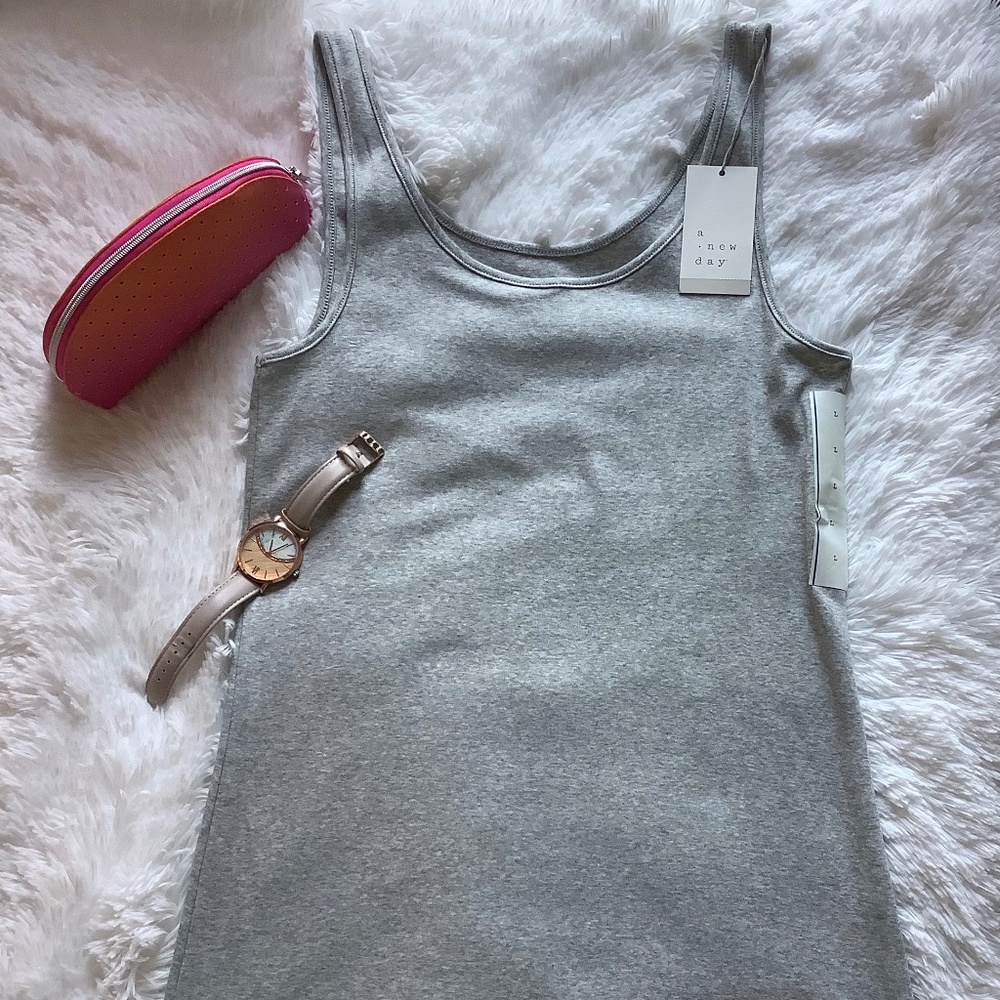 WOMENS TOP SHIRT a. New Day